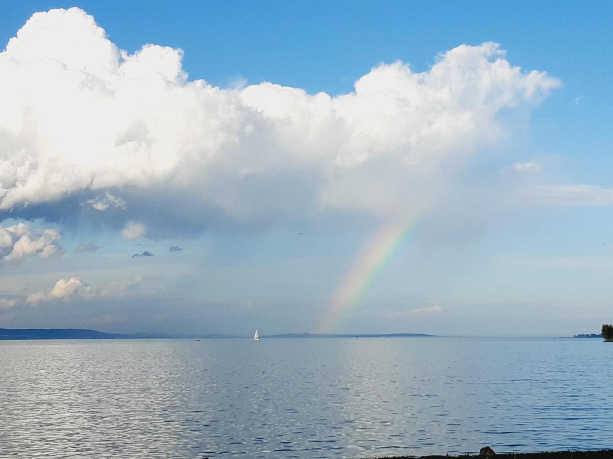 Livi Apartman Merevfalu Kerti Medencevel Fonyód Esterno foto
