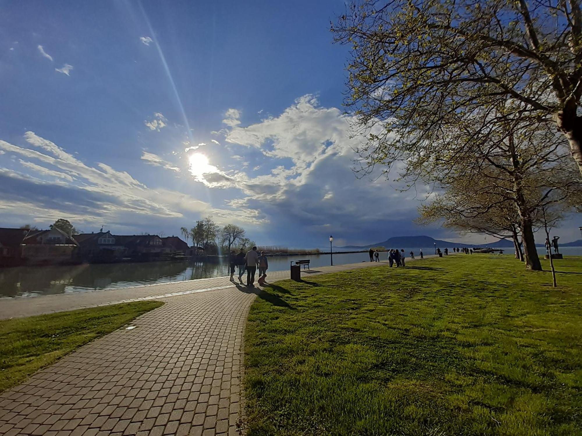 Livi Apartman Merevfalu Kerti Medencevel Fonyód Esterno foto